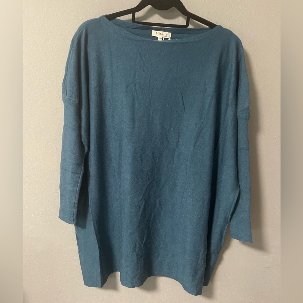 NWT Miracle thin knit ribbed fitted sleeves boat neck tunic. Size S/M
